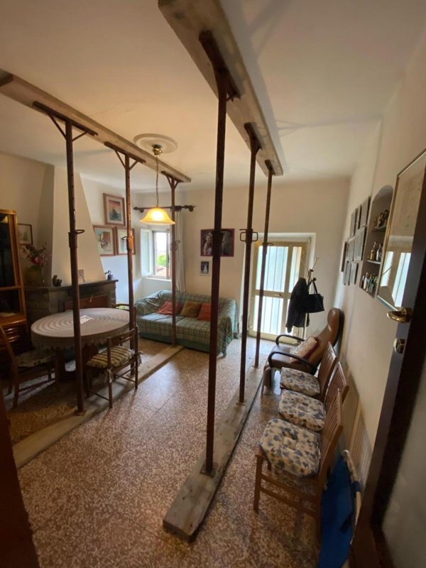 casa indipendente in vendita a Carmignano