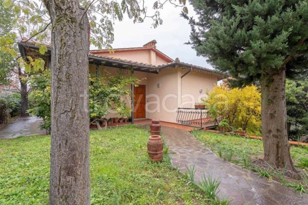 casa indipendente in vendita a Carmignano