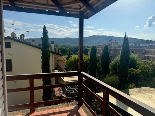 casa indipendente in vendita a Carmignano