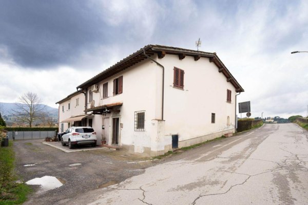 casa indipendente in vendita a Carmignano