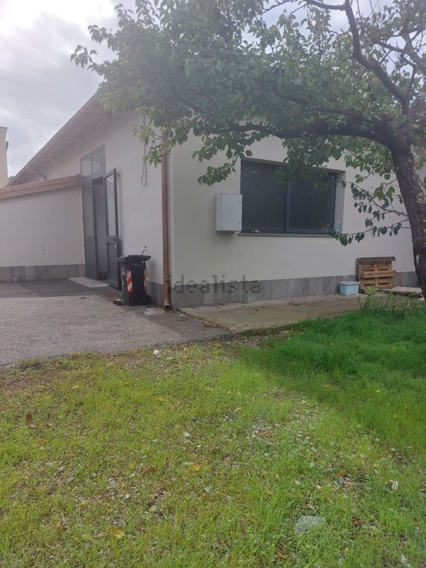 locale di sgombero in vendita a Carmignano