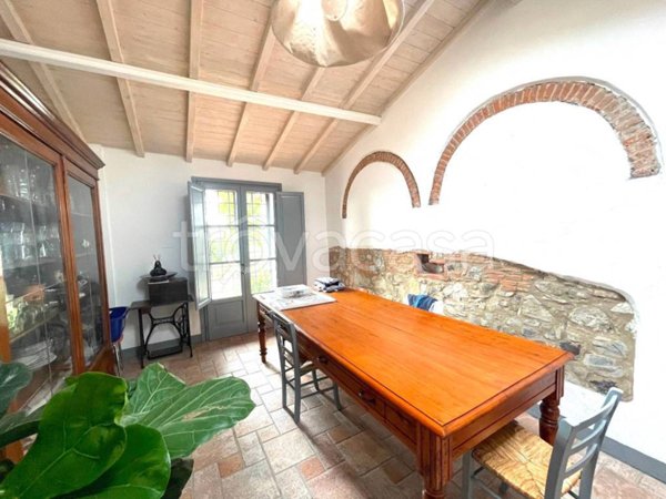 casa indipendente in vendita a Carmignano