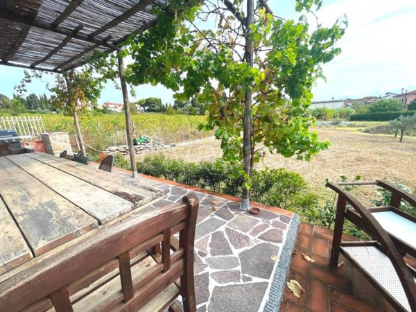 casa indipendente in vendita a Carmignano