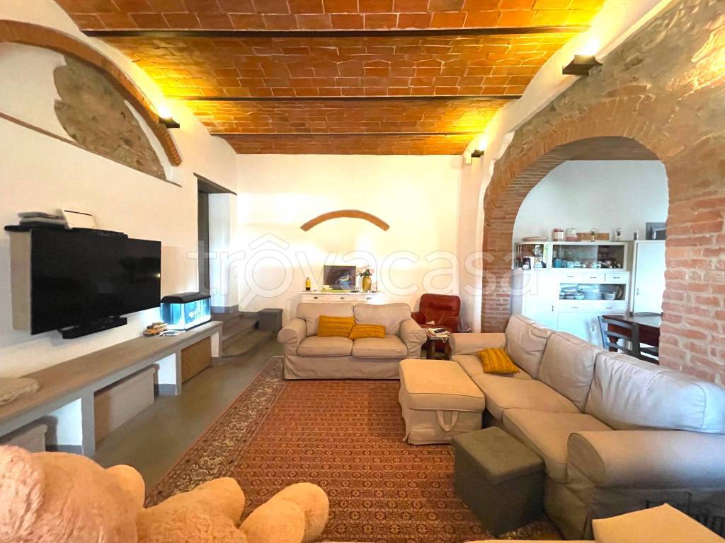 casa indipendente in vendita a Carmignano