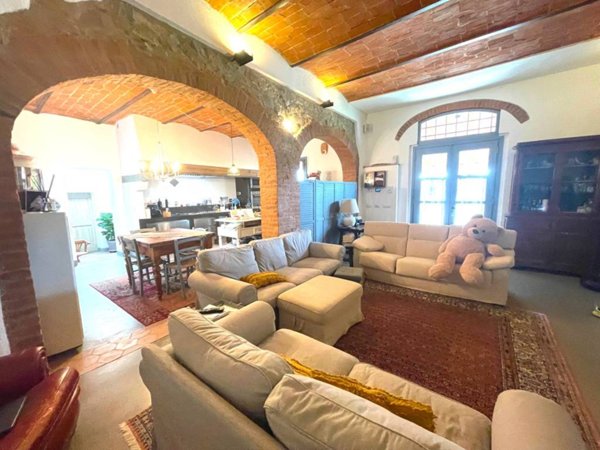 casa indipendente in vendita a Carmignano
