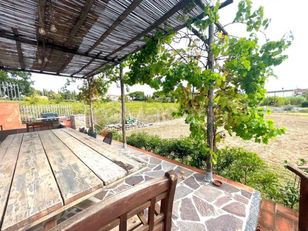 casa indipendente in vendita a Carmignano