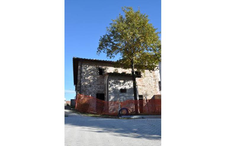 casa indipendente in vendita a Carmignano