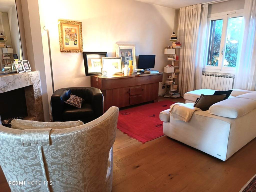 casa indipendente in vendita a Carmignano