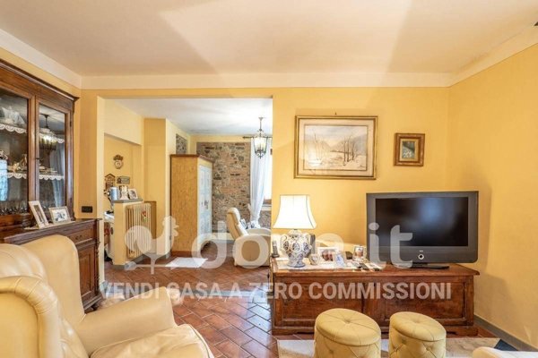 casa indipendente in vendita a Carmignano