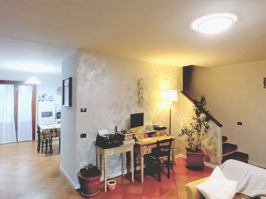 casa indipendente in vendita a Carmignano