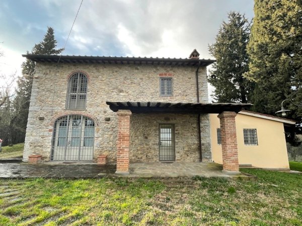 casa indipendente in vendita a Carmignano