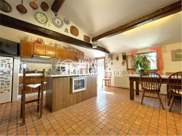 casa indipendente in vendita a Carmignano