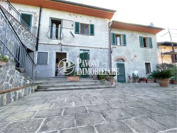 casa indipendente in vendita a Carmignano