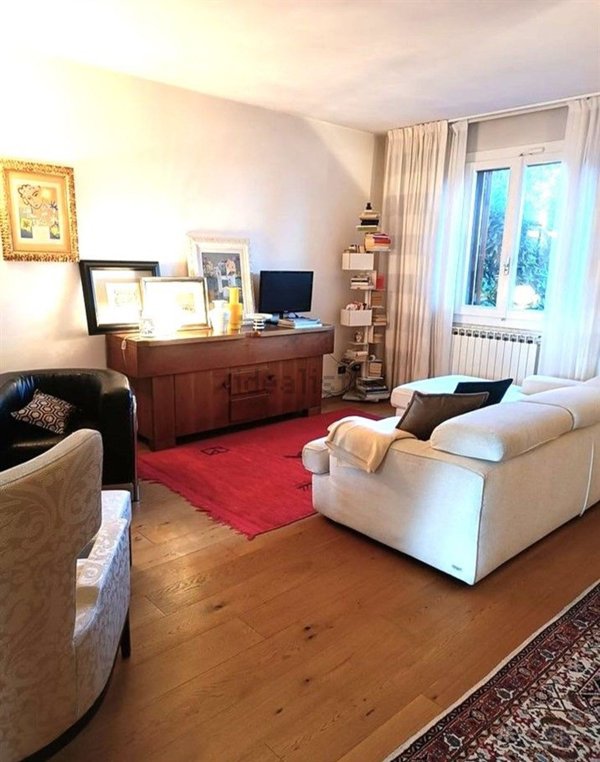 casa indipendente in vendita a Carmignano