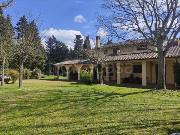 casa indipendente in vendita a Carmignano