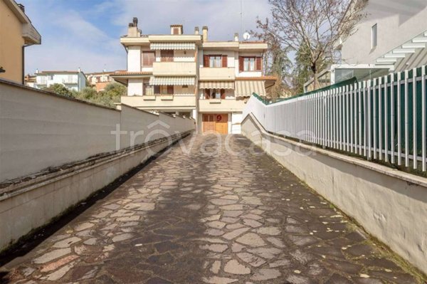 casa indipendente in vendita a Carmignano