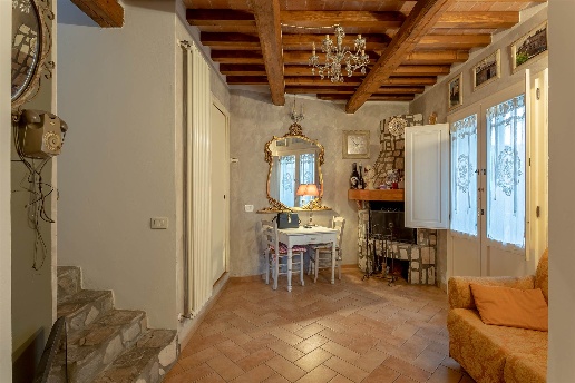 casa indipendente in vendita a Carmignano