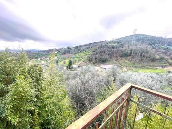 casa indipendente in vendita a Carmignano