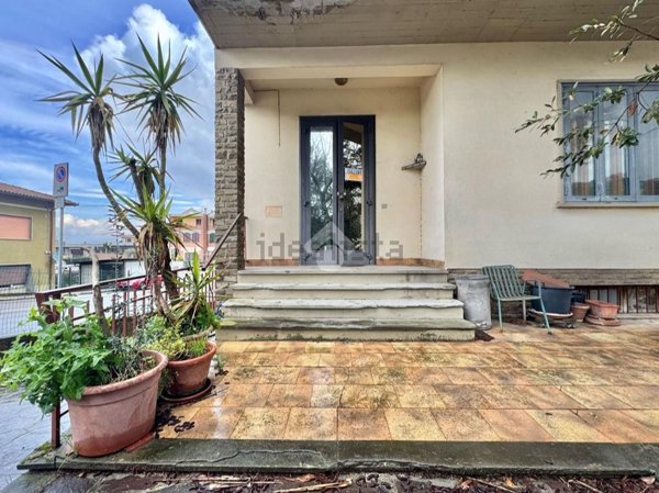 casa indipendente in vendita a Carmignano