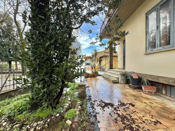 casa indipendente in vendita a Carmignano