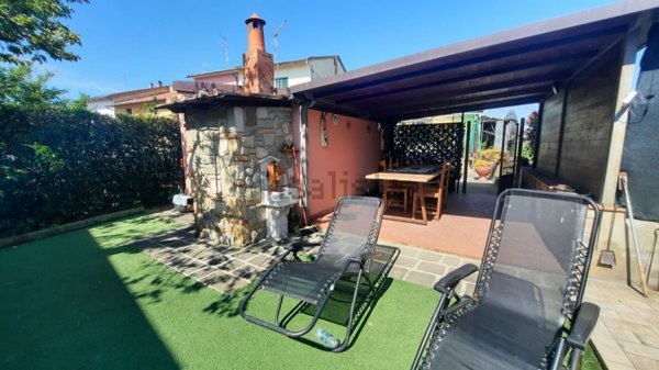 casa indipendente in vendita a Carmignano