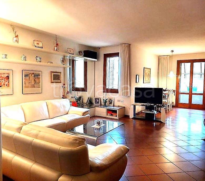 casa indipendente in vendita a Carmignano