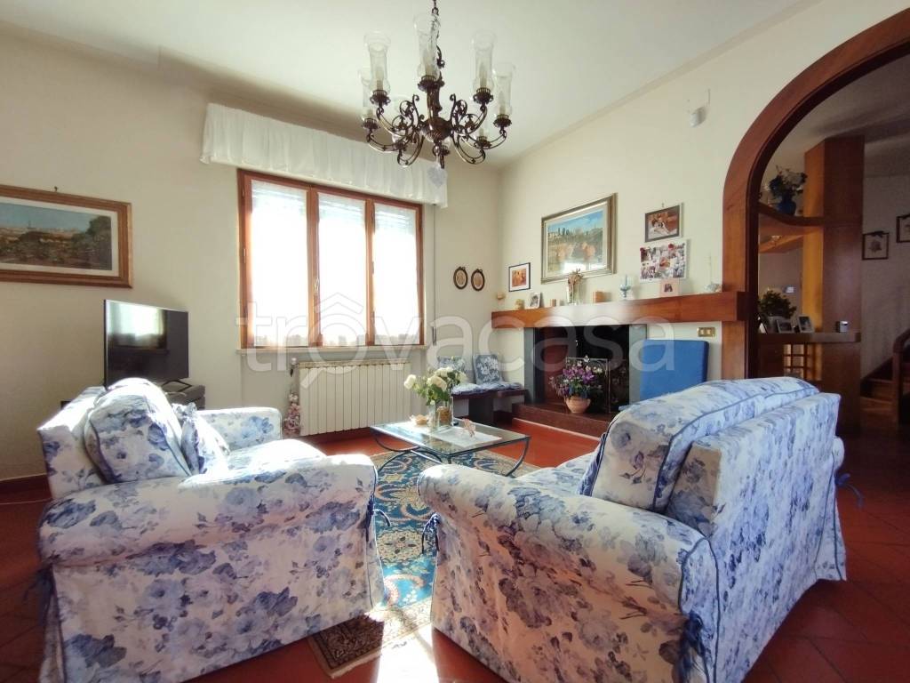 casa indipendente in vendita a Carmignano