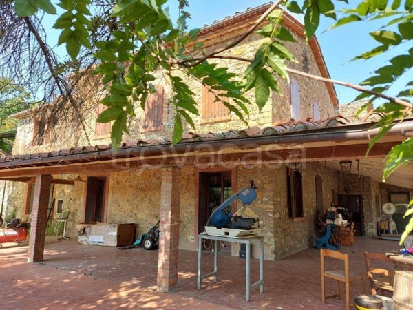 casa indipendente in vendita a Carmignano