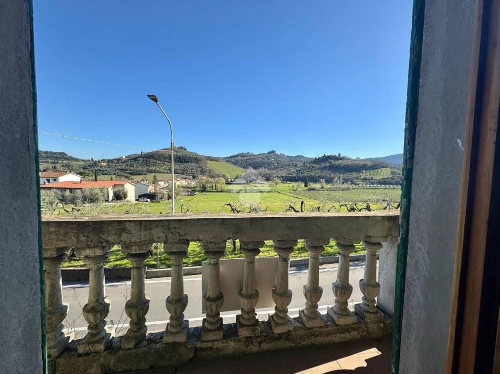 casa indipendente in vendita a Carmignano