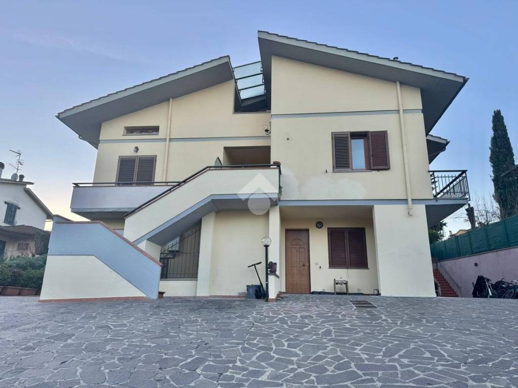 casa indipendente in vendita a Carmignano