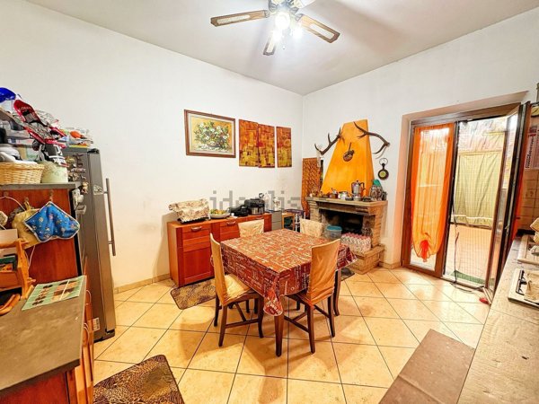 casa indipendente in vendita a Carmignano
