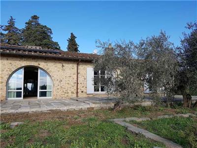 casa indipendente in vendita a Carmignano