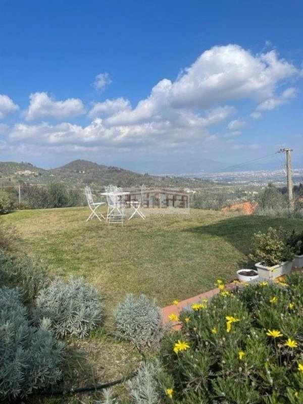 casa indipendente in vendita a Carmignano