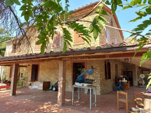 casa indipendente in vendita a Carmignano