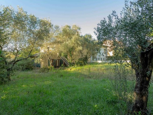 casa indipendente in vendita a Carmignano