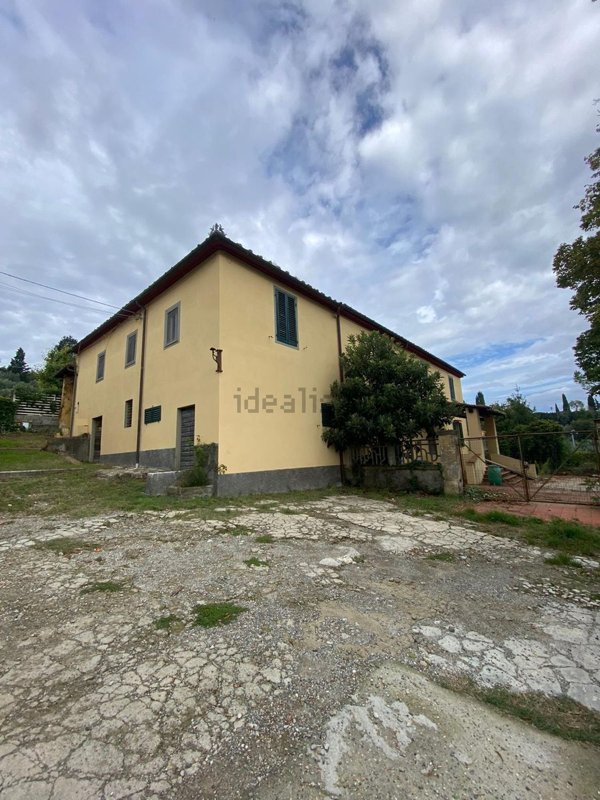 casa indipendente in vendita a Carmignano