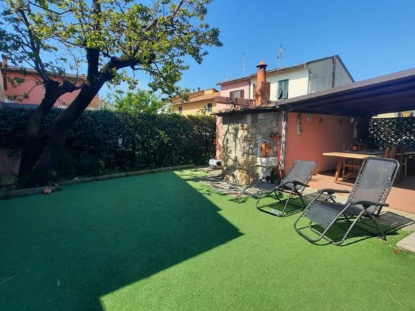 casa indipendente in vendita a Carmignano