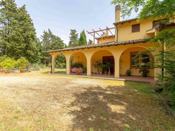 casa indipendente in vendita a Carmignano