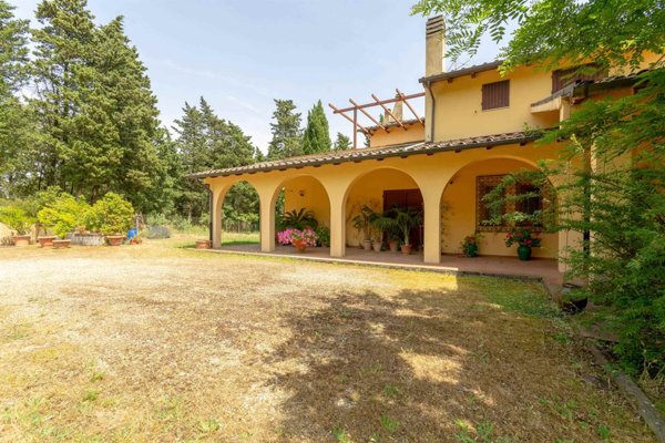 casa indipendente in vendita a Carmignano