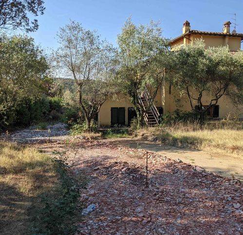 casa indipendente in vendita a Carmignano