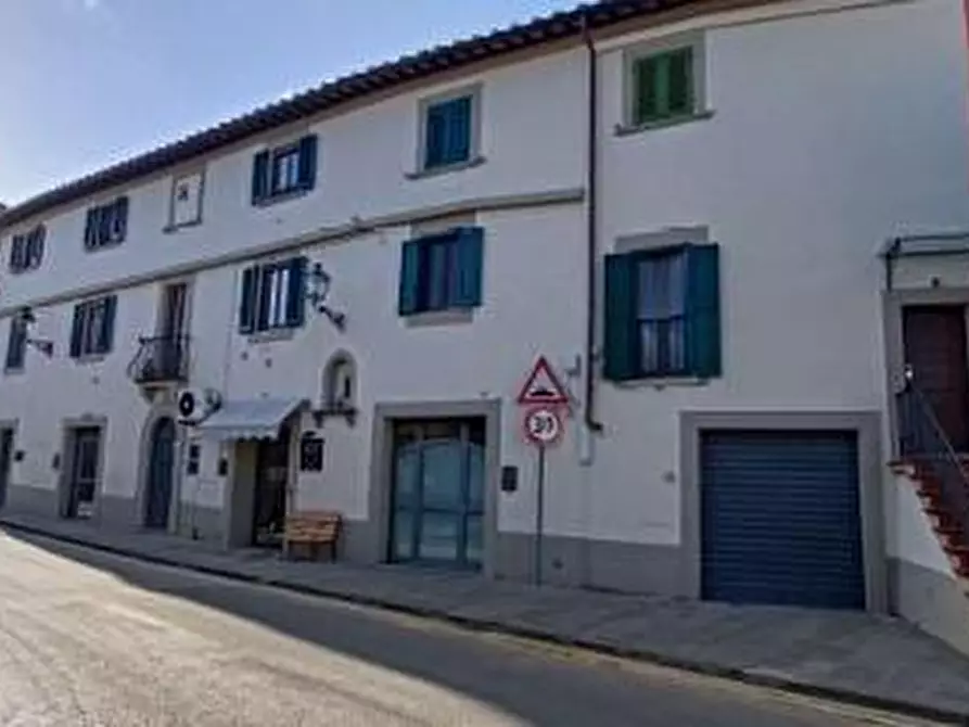 locale commerciale in vendita a Carmignano