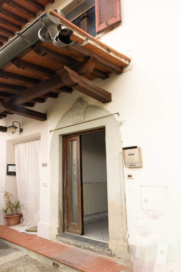casa indipendente in vendita a Carmignano
