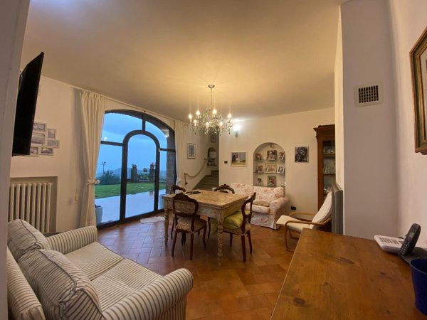 casa semindipendente in vendita a Carmignano