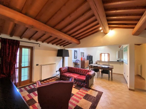 casa indipendente in vendita a Carmignano