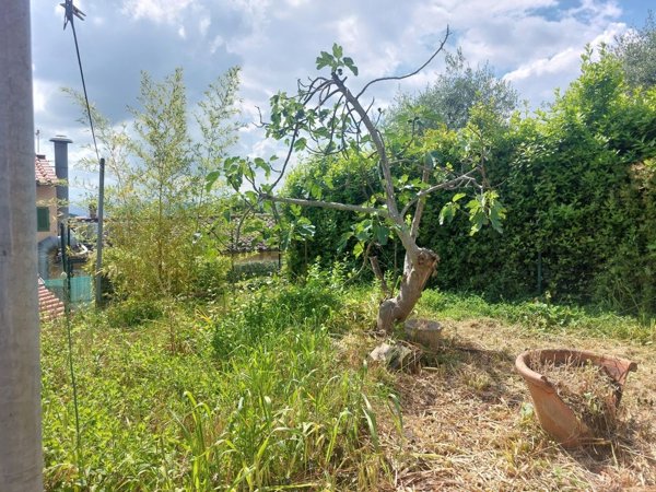 casa indipendente in vendita a Carmignano