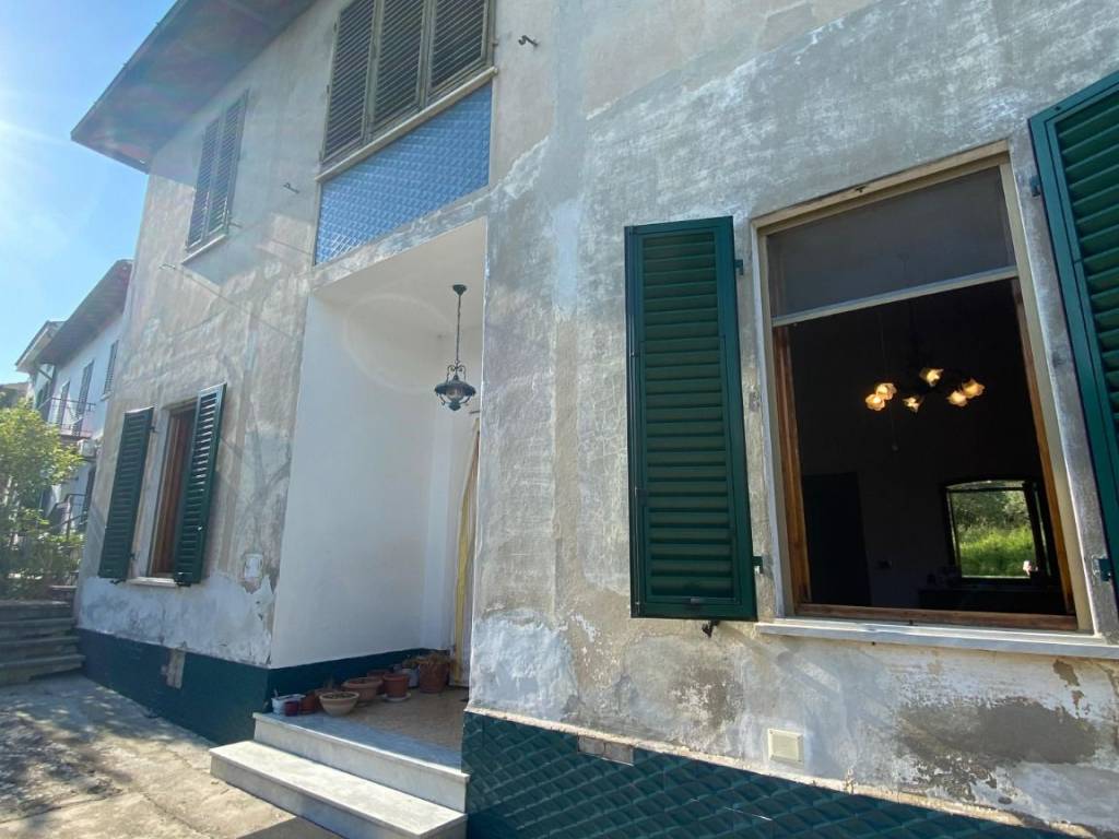 casa indipendente in vendita a Carmignano