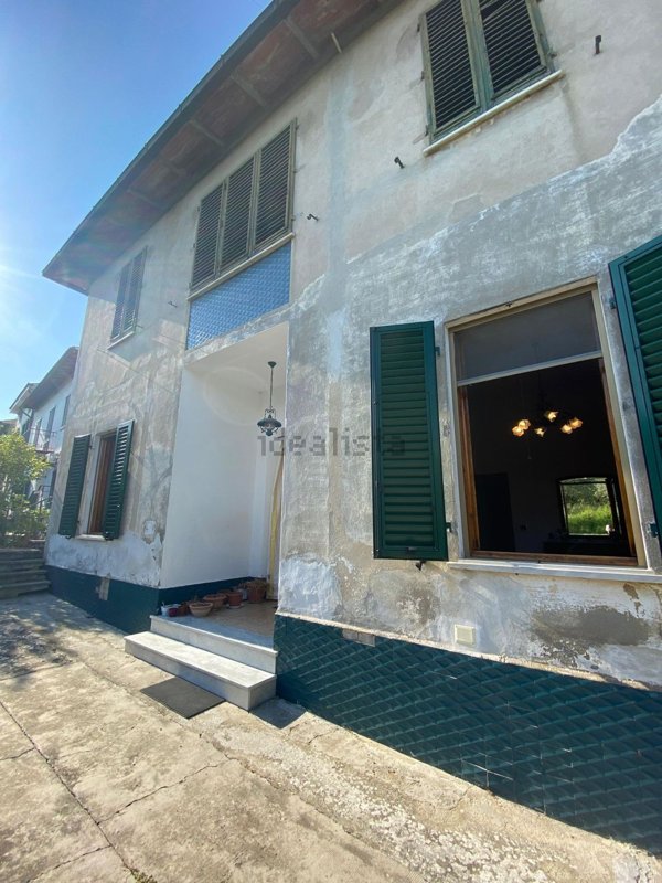 casa indipendente in vendita a Carmignano