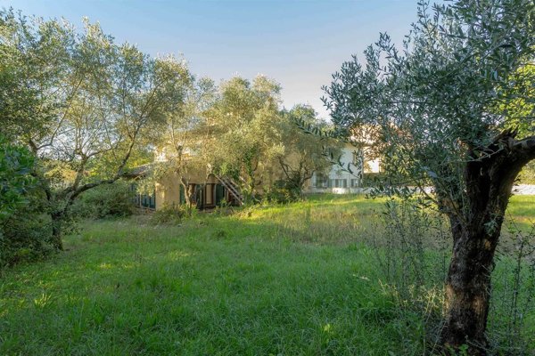 casa indipendente in vendita a Carmignano