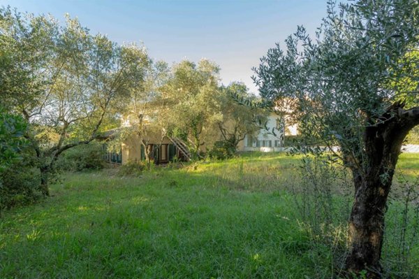 casa indipendente in vendita a Carmignano
