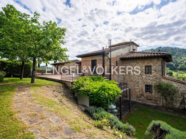 casa indipendente in vendita a Carmignano